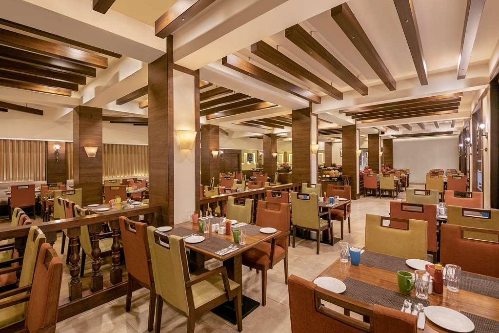 Country Inn & Suites By Radisson, Goa Candolim Restaurant foto